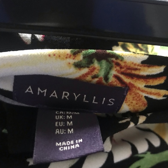 Amaryllis Floral Pants with vibrant flowers - Picture 6 of 6